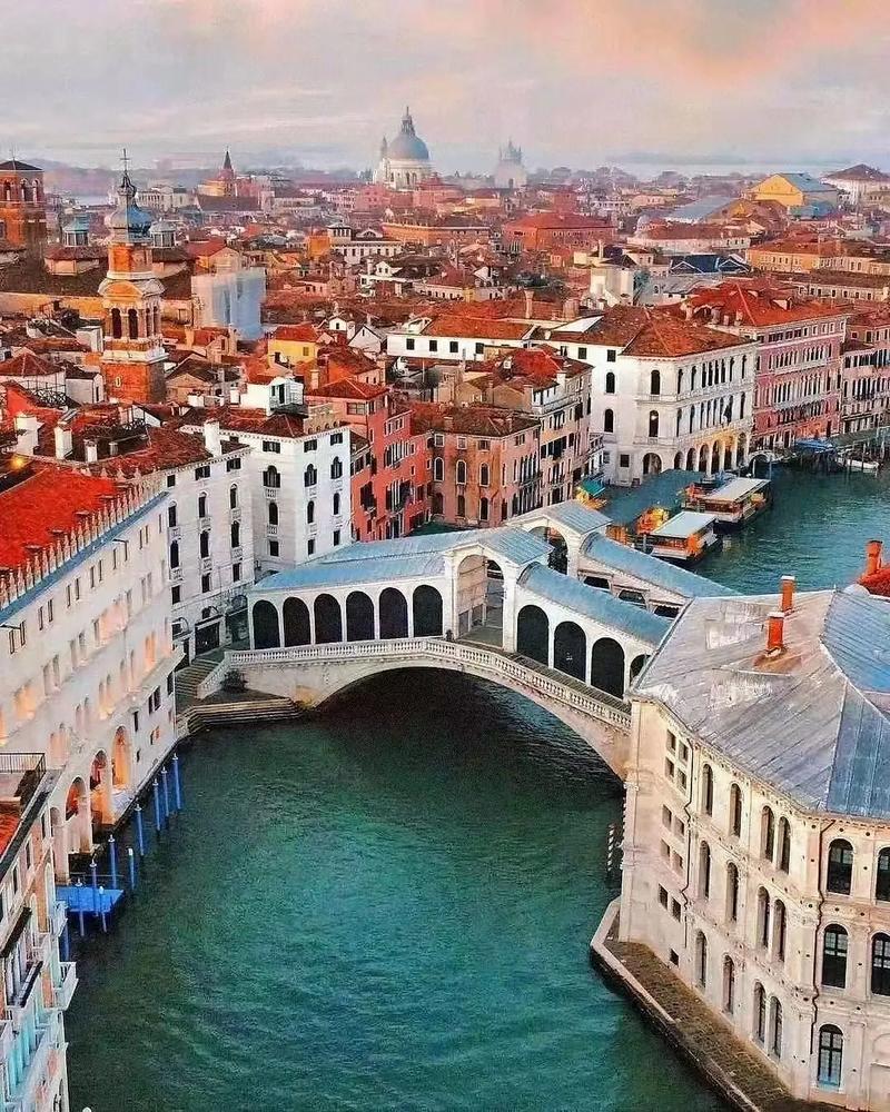 威尼斯靠近哪个海洋（威尼斯位于哪里沿岸）