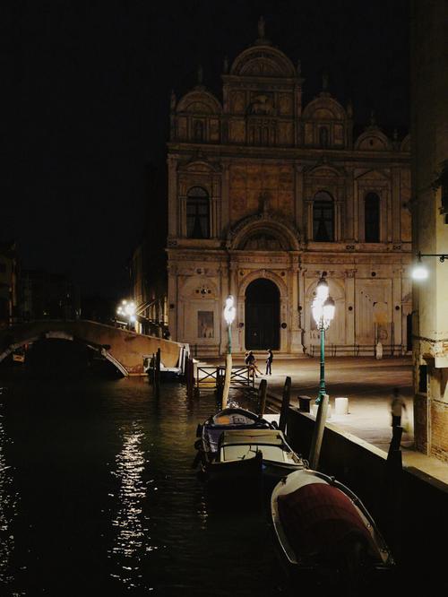 威尼斯之夜的总结（威尼斯之夜提到了哪些建筑物）